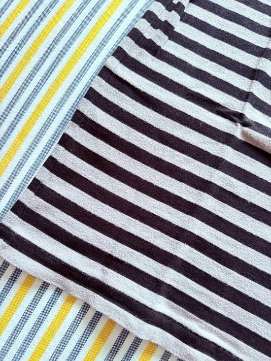 Unisex Uniqlo Paris Stripe Tee with French Flag Graphic, 100% cotton - Picture 5 of 6